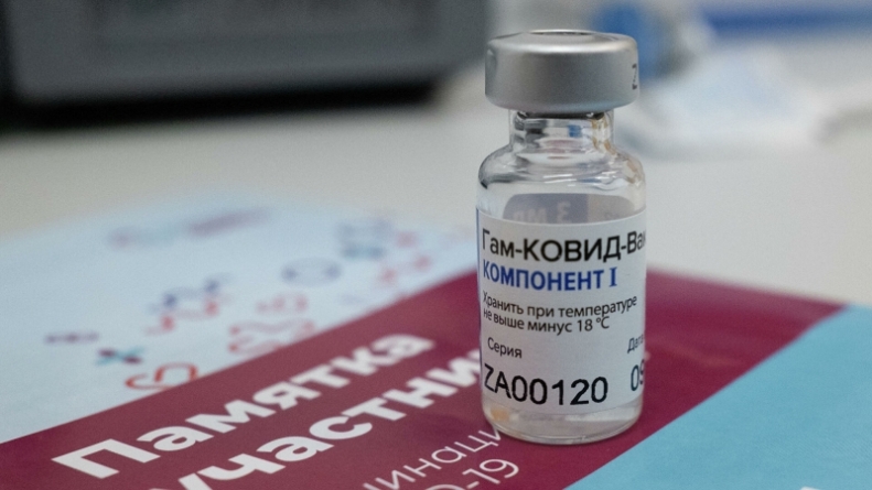 Вакцины от COVID-19 внесли в список жизненно важных препаратов