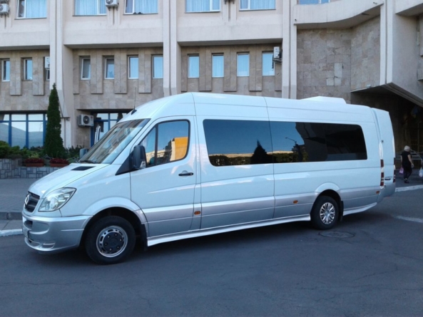 Комфортні пасажирські перевезення до Чехії мікроавтобусами VIP-класу: ваша поїздка на високому рівні
